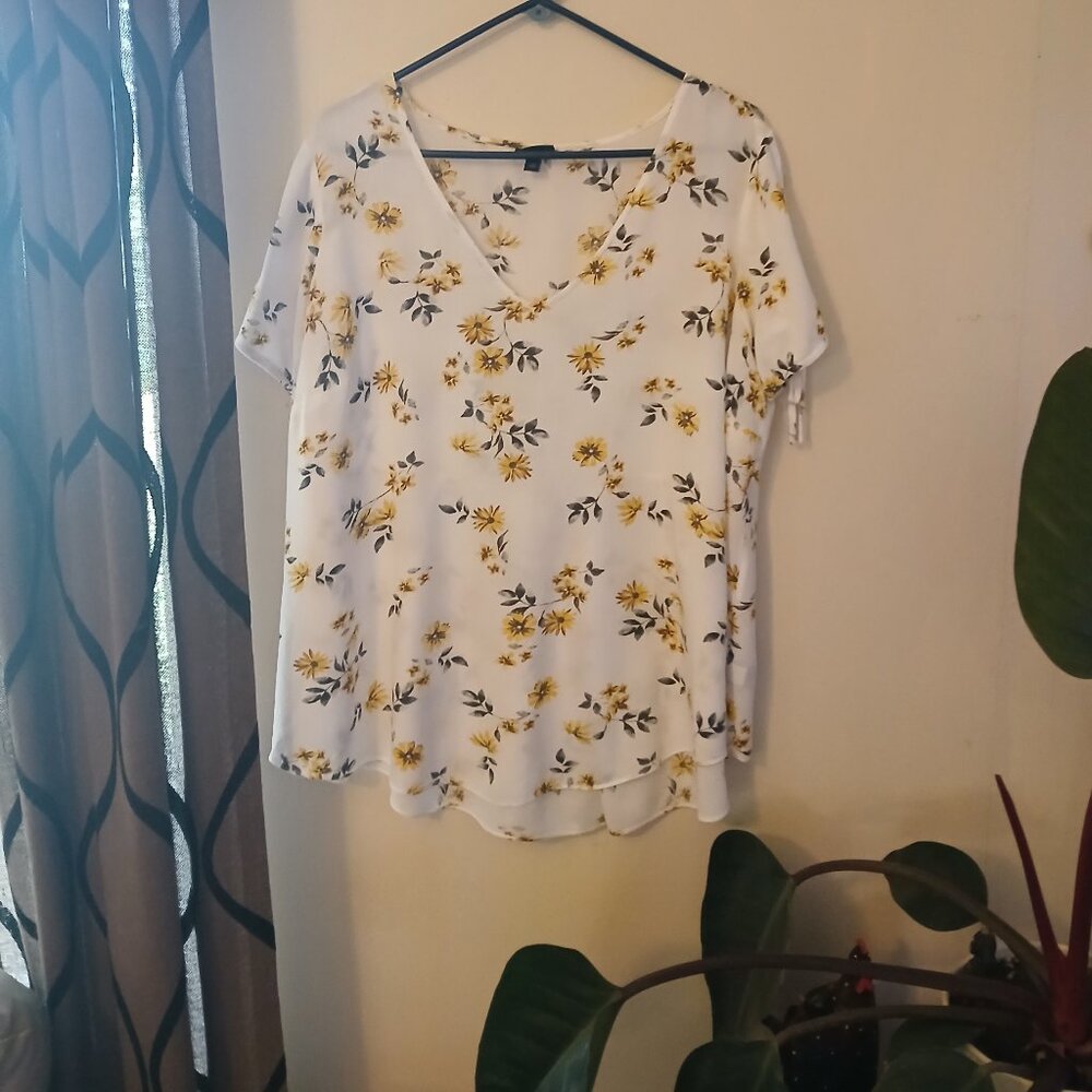 Torrid women's flower print blouse Size 1